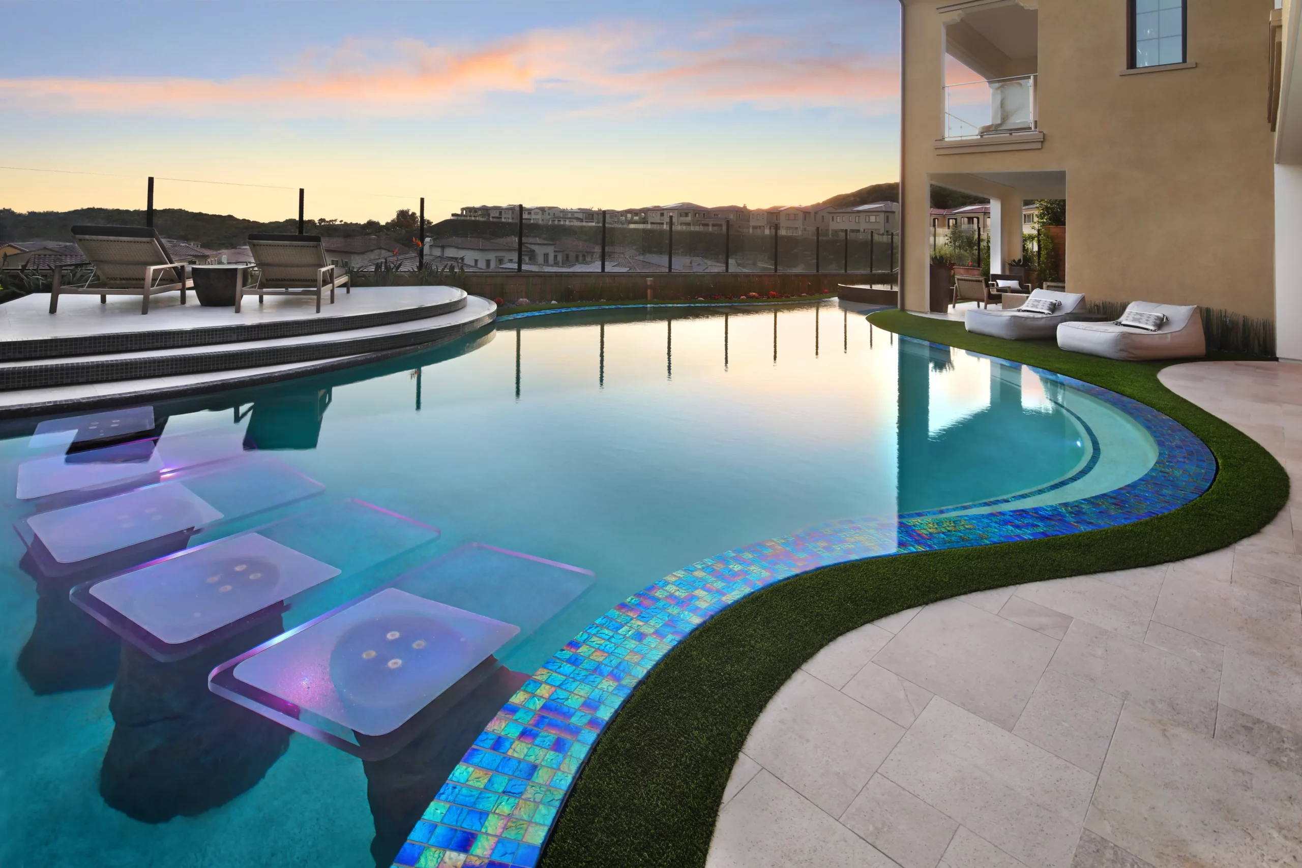 Luxury Infinity Pool Dubai – Home Master